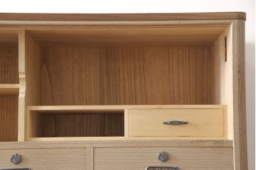中古　伝統工芸品　桑材のワンポイントがおしゃれな加茂総桐箪笥(胴丸、総桐たんす、着物箪笥、引き出し、バラ売り可能)(R-053662)