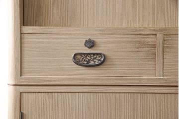中古　伝統工芸品　桑材のワンポイントがおしゃれな加茂総桐箪笥(胴丸、総桐たんす、着物箪笥、引き出し、バラ売り可能)(R-053662)