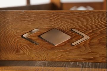 和製ビンテージ　屋久杉　金具と透かし彫りがアクセントの飾り棚(茶箪笥、茶棚、収納棚、サイドボード、ヴィンテージ)(R-053663)