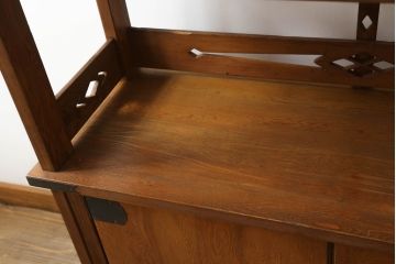 和製ビンテージ　屋久杉　金具と透かし彫りがアクセントの飾り棚(茶箪笥、茶棚、収納棚、サイドボード、ヴィンテージ)(R-053663)