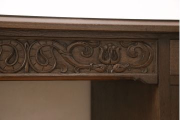 和製ビンテージ　神戸洋家具　細やかな彫刻など凝ったつくりが魅力的なデスク(両袖机、在宅ワーク、在宅用ワークデスク、ヴィンテージ)(R-053664)