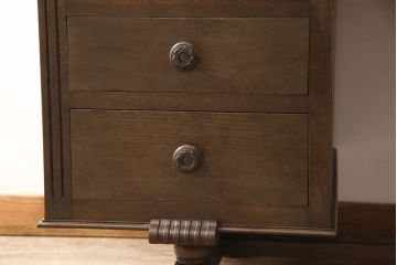 和製ビンテージ　神戸洋家具　細やかな彫刻など凝ったつくりが魅力的なデスク(両袖机、在宅ワーク、在宅用ワークデスク、ヴィンテージ)(R-053664)