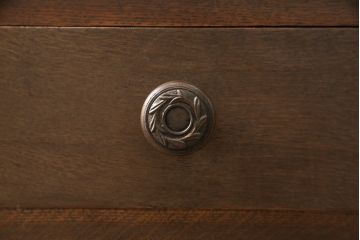 和製ビンテージ　神戸洋家具　細やかな彫刻など凝ったつくりが魅力的なデスク(両袖机、在宅ワーク、在宅用ワークデスク、ヴィンテージ)(R-053664)
