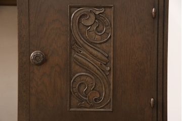 和製ビンテージ　神戸洋家具　細やかな彫刻など凝ったつくりが魅力的なデスク(両袖机、在宅ワーク、在宅用ワークデスク、ヴィンテージ)(R-053664)