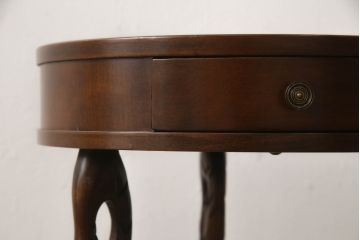 中古　美品　イタリア　SELVA(セルバ)　個性的な脚のデザインが目を引くサイドテーブル(花台、ナイトテーブル)(R-053667)