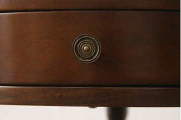 中古　美品　イタリア　SELVA(セルバ)　個性的な脚のデザインが目を引くサイドテーブル(花台、ナイトテーブル)(R-053667)