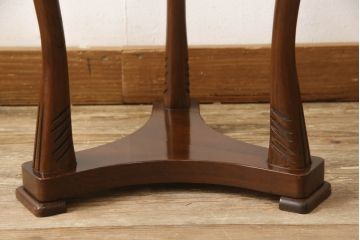 中古　美品　イタリア　SELVA(セルバ)　個性的な脚のデザインが目を引くサイドテーブル(花台、ナイトテーブル)(R-053667)