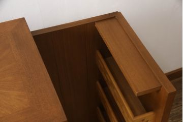 中古　ヨーロッパ高級輸入家具　細やかな彫刻の素晴らしいサーバー(サービス台、ワインラック、バーカウンター、カウンターテーブル、サイドボード)(R-053691)
