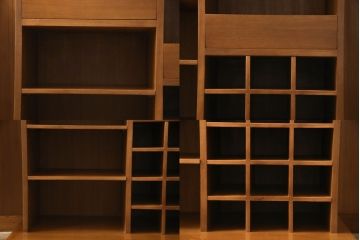 中古　ヨーロッパ高級輸入家具　細やかな彫刻の素晴らしいサーバー(サービス台、ワインラック、バーカウンター、カウンターテーブル、サイドボード)(R-053691)