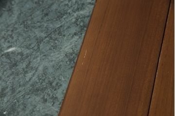 中古　ヨーロッパ高級輸入家具　細やかな彫刻の素晴らしいサーバー(サービス台、ワインラック、バーカウンター、カウンターテーブル、サイドボード)(R-053691)