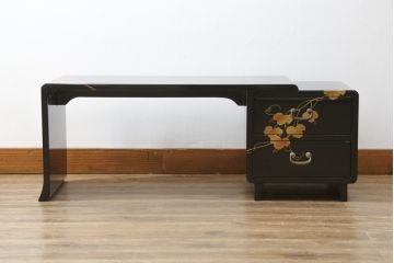 中古　美品　輪島塗り　繊細な色づかいが美しい蒔絵入りの文机(定価約60万円)(座机、ローテーブル、センターテーブル)(R-053693)