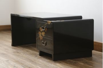 中古　美品　輪島塗り　繊細な色づかいが美しい蒔絵入りの文机(定価約60万円)(座机、ローテーブル、センターテーブル)(R-053693)