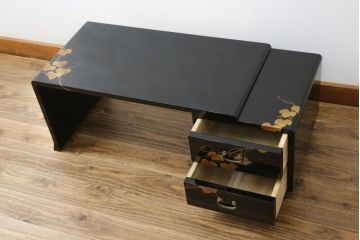 中古　美品　輪島塗り　繊細な色づかいが美しい蒔絵入りの文机(定価約60万円)(座机、ローテーブル、センターテーブル)(R-053693)