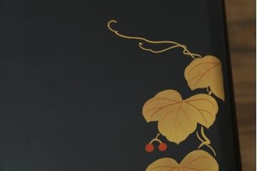 中古　美品　輪島塗り　繊細な色づかいが美しい蒔絵入りの文机(定価約60万円)(座机、ローテーブル、センターテーブル)(R-053693)