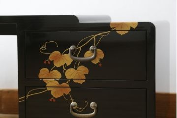中古　美品　輪島塗り　繊細な色づかいが美しい蒔絵入りの文机(定価約60万円)(座机、ローテーブル、センターテーブル)(R-053693)