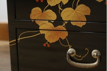中古　美品　輪島塗り　繊細な色づかいが美しい蒔絵入りの文机(定価約60万円)(座机、ローテーブル、センターテーブル)(R-053693)