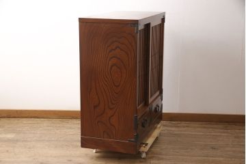 中古　岩谷堂箪笥　迫力ある木目と金具が上質な和の空間にぴったりな収納棚(戸棚、水屋箪笥、茶たんす、茶棚)(R-053695)