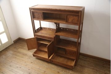 中古　超美品　超希少!　新品肥松　美しい色合いと木目が目を引く飾り棚(定価約140万円)(金襴木)(茶棚、収納棚、戸棚)(R-053698)