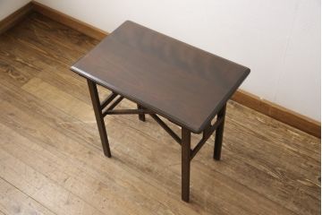 中古　山葉(ヤマハ、日本楽器)　シンプルな透かしがアクセントの折りたたみ式サイドテーブル(折り畳み机、コンソールテーブル、作業台)(R-053699)
