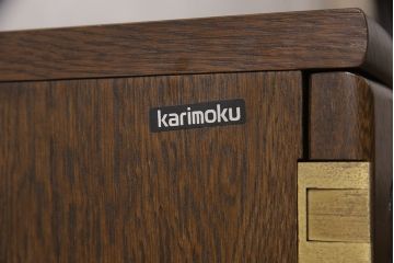 中古　美品　カリモク家具　デッドスペースも有効活用できるコーナーキャビネット(サイドボード、コーナーボード、戸棚、収納棚)(R-053727)