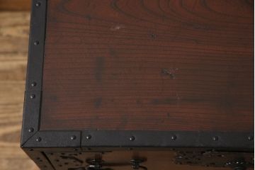 和製アンティーク　総ケヤキ材　深みのある色合いと細やかな金具が魅力的な佐渡船箪笥(帳箱、小箪笥、引き出し、小物収納)(R-053754)