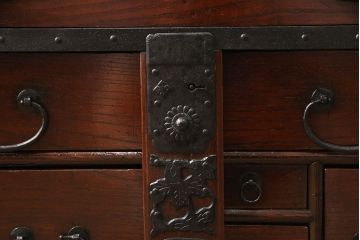 和製アンティーク　総ケヤキ材　深みのある色合いと細やかな金具が魅力的な佐渡船箪笥(帳箱、小箪笥、引き出し、小物収納)(R-053754)