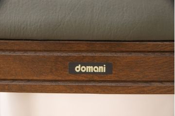 中古　カリモク家具(karimoku)　domani(ドマーニ)　QUEENS　LIFE(クイーンズライフ)　クラシカルなデザインが目を引くアームチェア(ダイニングチェア、椅子)(R-053755)