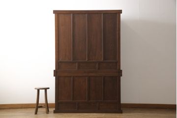 中古　美品　手造り国産工芸家具　総栗材　趣ある和の空間づくりにぴったりな重ね水屋箪笥(定価約80万円)(食器棚、戸棚、収納棚、キャビネット)(R-053758)