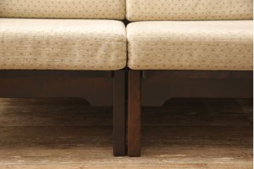 中古　北海道民芸家具　シックな大人空間におすすめの2人掛けソファ(2P、二人掛け、アームソファ)(R-053759)