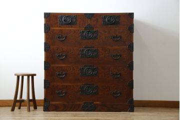 中古　岩谷堂箪笥　力強い杢目と黒々とした金具が魅力的な収納箪笥(和たんす、整理箪笥、チェスト、引き出し)(R-053763)