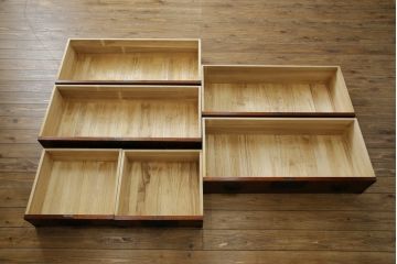 中古　岩谷堂箪笥　力強い杢目と黒々とした金具が魅力的な収納箪笥(和たんす、整理箪笥、チェスト、引き出し)(R-053763)