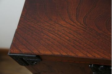 中古　岩谷堂箪笥　力強い杢目と黒々とした金具が魅力的な収納箪笥(和たんす、整理箪笥、チェスト、引き出し)(R-053763)