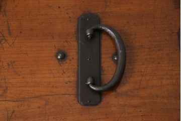 和製アンティーク　江戸〜明治　総ケヤキ材　重厚な金具が目を引く酒田船箪笥(掛硯型、懸硯型、舟箪笥、小箪笥、小物収納、引き出し)(R-053764)