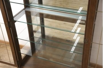 中古　美品　カリモク家具(karimoku)　domani(ドマーニ)　QUEENS　LIFE(クイーンズライフ)　洗練されたデザインが美しいキュリオケース(定価約40万円)(飾り棚、ガラスケース、ショーケース、キャビネット)(R-053766)
