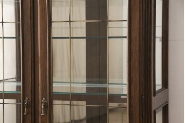 中古　美品　カリモク家具(karimoku)　domani(ドマーニ)　QUEENS　LIFE(クイーンズライフ)　洗練されたデザインが美しいキュリオケース(定価約40万円)(飾り棚、ガラスケース、ショーケース、キャビネット)(R-053766)