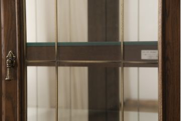 中古　美品　カリモク家具(karimoku)　domani(ドマーニ)　QUEENS　LIFE(クイーンズライフ)　洗練されたデザインが美しいキュリオケース(定価約40万円)(飾り棚、ガラスケース、ショーケース、キャビネット)(R-053766)