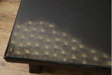 中古　輪島塗り　沈金師　福光満穂作　ガラス天板付き　繊細な図柄が美しい座卓(ローテーブル、センターテーブル)(定価約135万円)(R-053770)