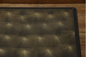 中古　輪島塗り　沈金師　福光満穂作　ガラス天板付き　繊細な図柄が美しい座卓(ローテーブル、センターテーブル)(定価約135万円)(R-053770)