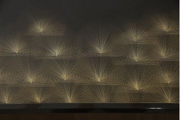 中古　輪島塗り　沈金師　福光満穂作　ガラス天板付き　繊細な図柄が美しい座卓(ローテーブル、センターテーブル)(定価約135万円)(R-053770)