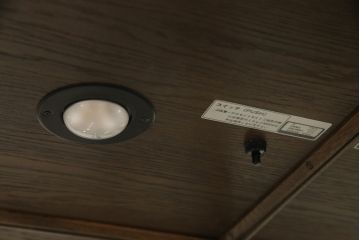 中古　美品　カリモク家具(karimoku)　domani(ドマーニ)　QUEENS　LIFE(クイーンズライフ)　クラシカルなデザインが魅力的なキャビネット(食器棚、キュリオケース、飾り棚、収納棚)(R-053771)