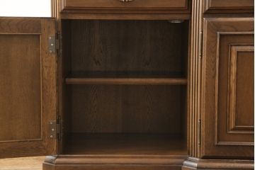 中古　美品　カリモク家具(karimoku)　domani(ドマーニ)　QUEENS　LIFE(クイーンズライフ)　クラシカルなデザインが魅力的なキャビネット(食器棚、キュリオケース、飾り棚、収納棚)(R-053771)