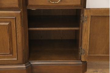 中古　美品　カリモク家具(karimoku)　domani(ドマーニ)　QUEENS　LIFE(クイーンズライフ)　クラシカルなデザインが魅力的なキャビネット(食器棚、キュリオケース、飾り棚、収納棚)(R-053771)