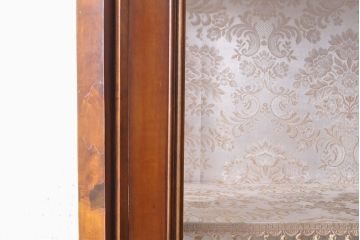 ヴィンテージ家具　極上美品　イタリア輸入家具　マホガニー材　ウォールナット材　凝ったデザインが魅力的な気品あふれるキャビネット(収納棚、陳列棚、飾り棚、店舗什器)(R-053772)