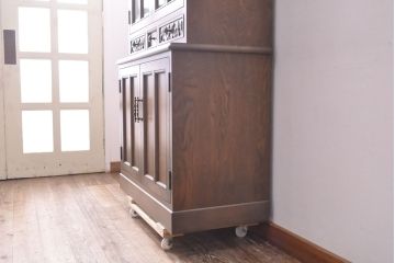 和製ビンテージ　神戸洋家具　ナラ材　品のある佇まいが美しい食器棚(キャビネット、収納棚、戸棚、ヴィンテージ)(R-053773)