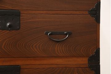 和製アンティーク　極上美品　前面ケヤキ材　品のある佇まい目を引く時代箪笥(和タンス、チェスト、収納箪笥、引き出し)(R-053774)