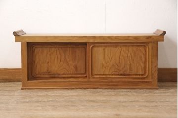 中古　肥松(老松、アブラマツ)　珍しい材でつくられた、木目の美しさが目を引く置き床(ローボード、テレビ台、戸棚)(R-053788)