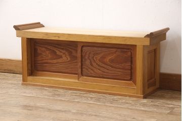 中古　肥松(老松、アブラマツ)　珍しい材でつくられた、木目の美しさが目を引く置き床(ローボード、テレビ台、戸棚)(R-053789)