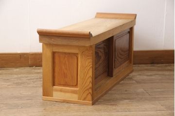 中古　肥松(老松、アブラマツ)　珍しい材でつくられた、木目の美しさが目を引く置き床(ローボード、テレビ台、戸棚)(R-053789)