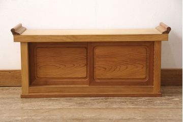 中古　肥松(老松、アブラマツ)　珍しい材でつくられた、木目の美しさが目を引く置き床(ローボード、テレビ台、戸棚)(R-053790)