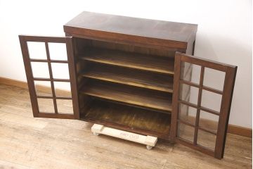 中古　美品　松本民芸家具　選べる!脚付きリメイク・台輪製作　シックな色合いが落ち着いた雰囲気を醸し出す収納棚(本棚、戸棚、キャビネット、サイドボード)(R-053797)